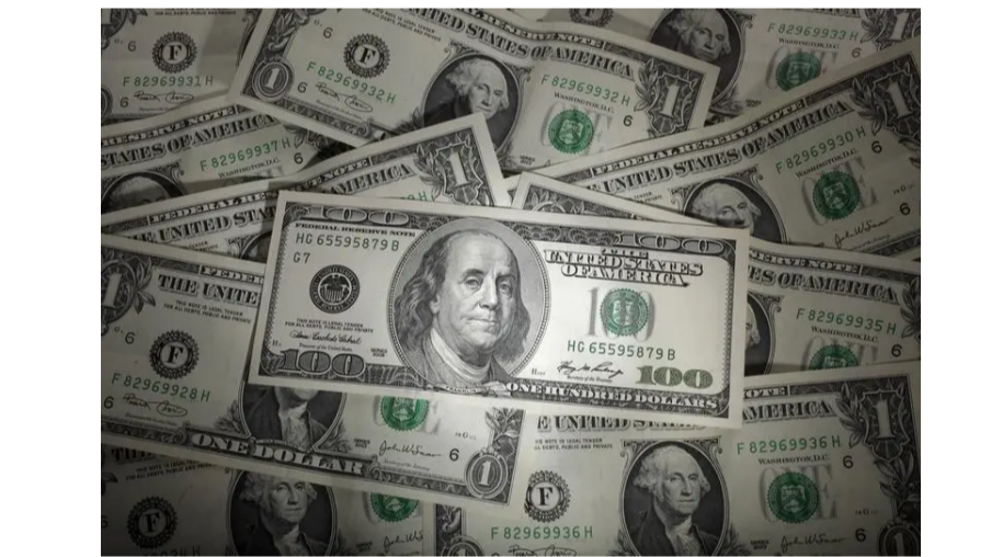 Dollar Hovers Near 2-Month High as Debt Ceiling Angst Saps Risk Appetite