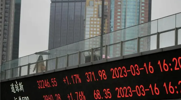 Monday Outlook: Asian Stocks Stumble; Oil Inches Higher