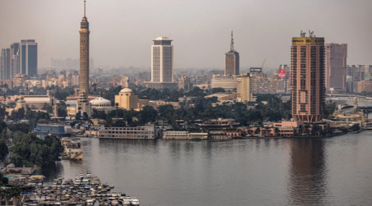 وكالة Fitch تخفض التصنيف الائتماني لأربعة بنوك مصرية