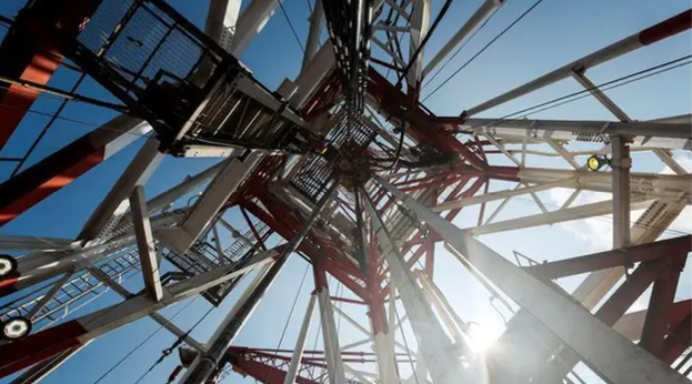 Oil Gains on Upbeat Manufacturing Data, Escalating Middle East Tensions