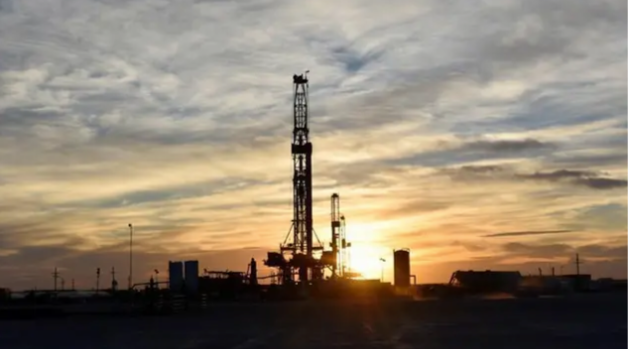 Oil Gains As Market Buffeted by Supply Worries