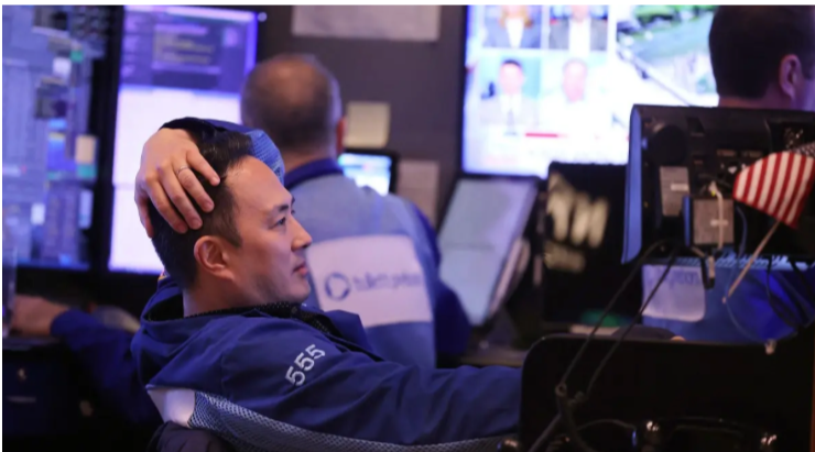 🔴 إغلاق قياسي لمؤشر S&P 500 متجاوزاً مستوى 5600 للمرة الأولى
