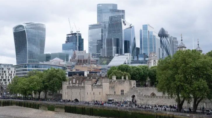 UK Economy Returns to Growth in May, Beating Expectations As British Pound Hits Four-Month High