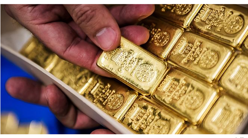 انخفاض أسعار الذهب مع جني المستثمرين للأرباح .. والفضة تهبط 4%
