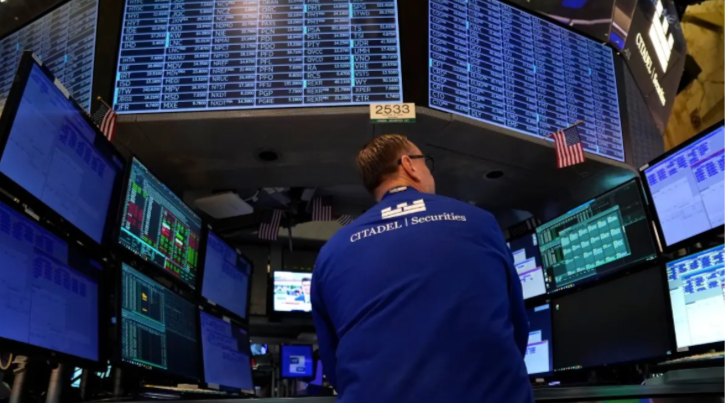 🔴 مؤشر S&P 500 يسجل أفضل يوم وداو جونز يقفز 400 نقطة بعد تصريح باول حول احتمال خفض الفائدة
