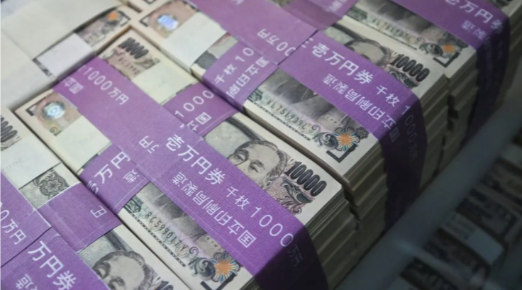 اليابان تضخ 36.8 مليار دولار لدعم العملة وضعف الين يدفع البنك المركزي إلى رفع أسعار الفائدة
