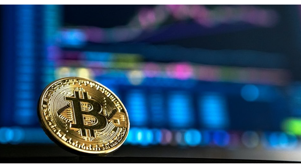 تراجع العملات المشفرة .. والبيتكوين تهبط دون 64 ألف دولار
