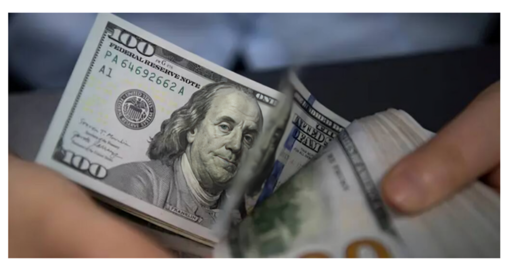 ارتفاع الدولار والين مع اتجاه المستثمرين للأصول الآمنة
