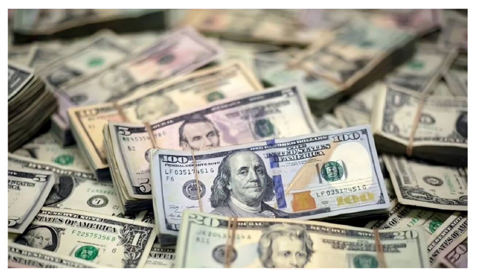 استقرار الدولار بعد ارتفاع حاد مع ترقب تصريحات مسؤولي الفيدرالي
