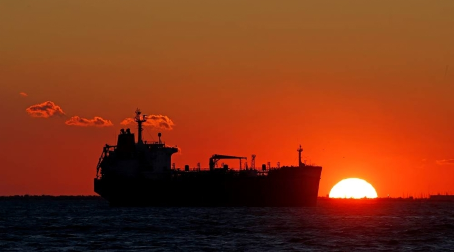 Oil Traders Eye Glut Yet Remain Haunted by Past Price Spikes	
