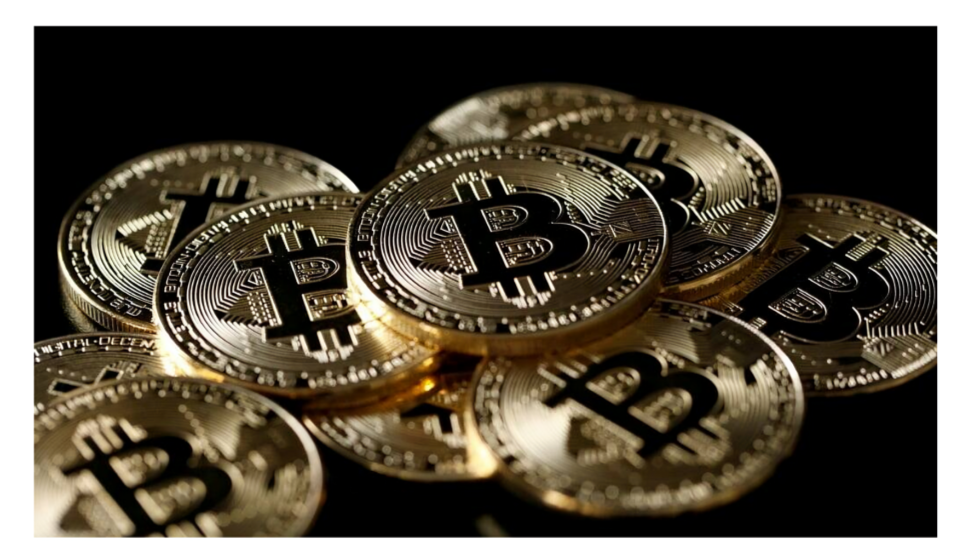 شركة عملات مشفرة مرتبطة بترامب تُقيل رئيسها التنفيذي وسط اضطرابات