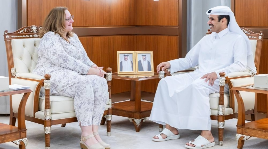Al-Kaabi Meets Dutch Minister of Foreign Trade and Development	