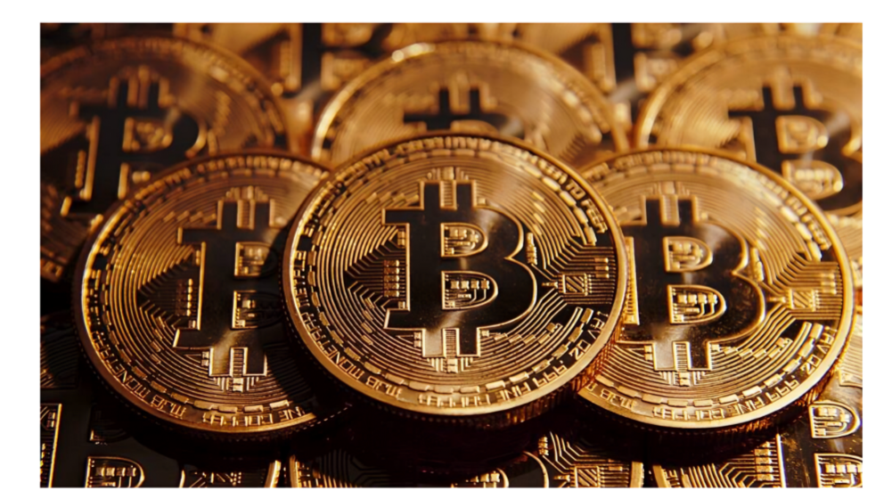 البيتكوين يتعافى بعد تراجعه إلى أدنى مستوياته منذ أبريل
