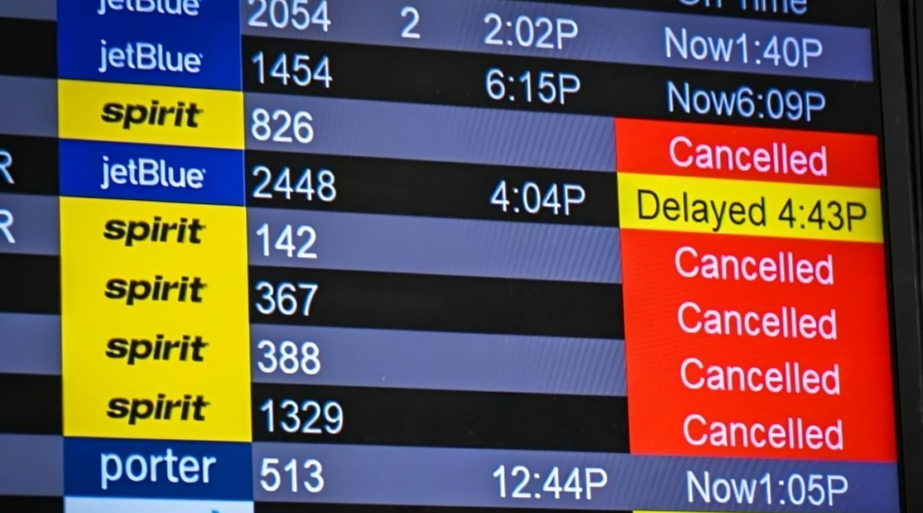 Spirit Collapses, Rivals Rush To Rescue Stranded Passengers