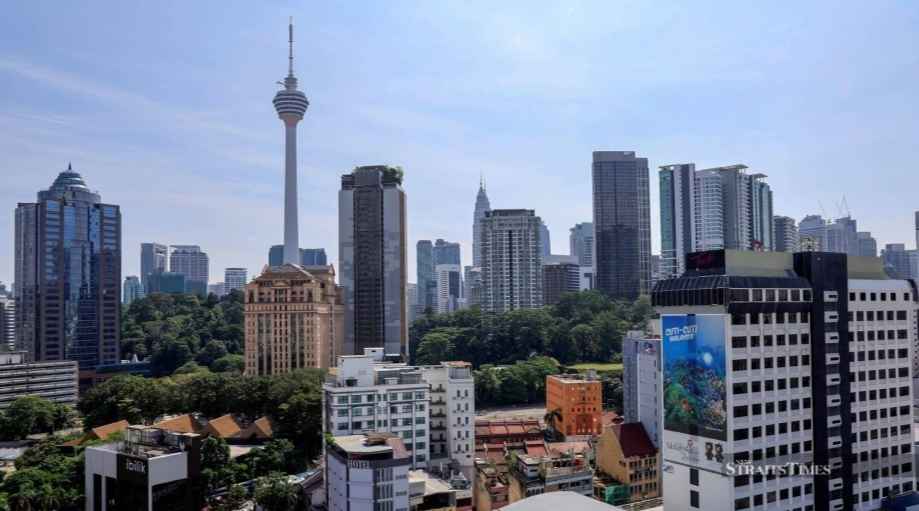 Malaysia Beats Forecasts As Economy Gathers Pace