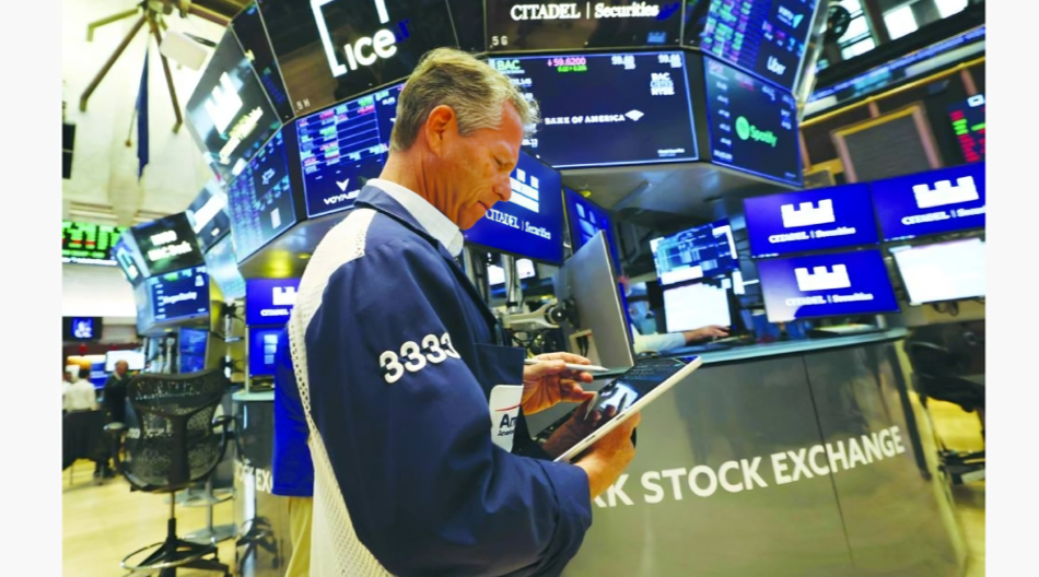 Wall Street Tumbles As AI Stock Weakness Drags Global Markets