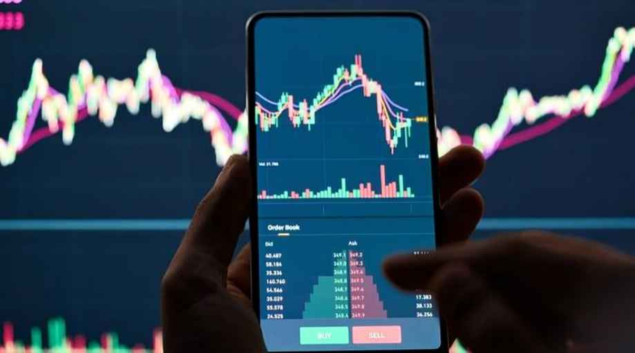 Closing Bell: Saudi Main Index Slips To Close at 10,716