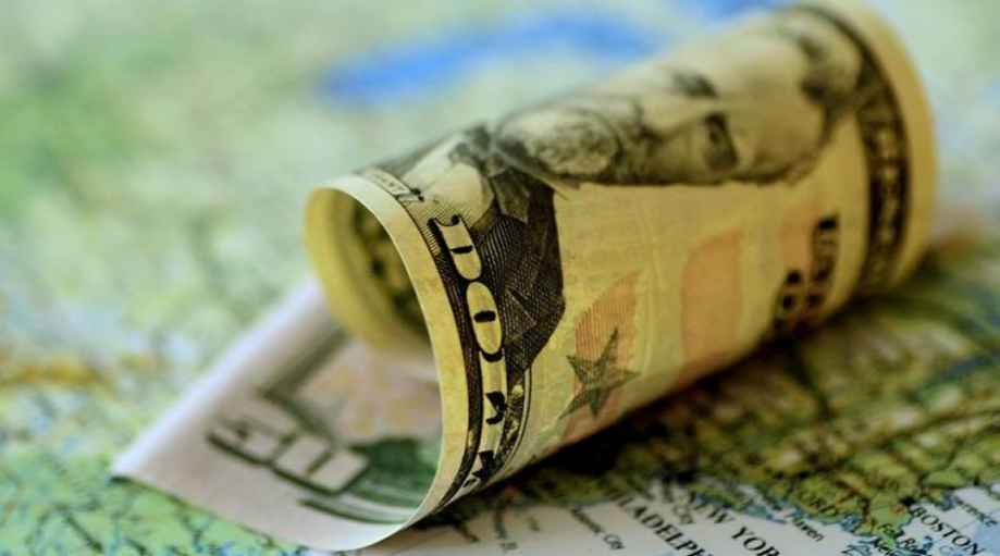 Dollar Softer As Oil Slumps on Pause in Middle East Conflict