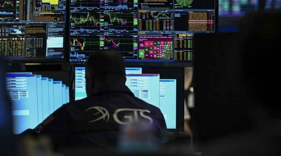 AI Investment Surge Leaves Markets Vulnerable, Says Fitch