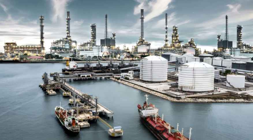 Oil Prices Settle More Than 1% Higher, Log Strongest Month Since March
