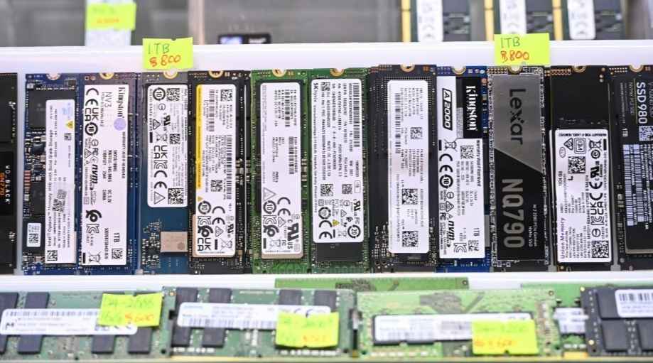 AI Gold Rush Fuels RAM Shortage, Raising Prices for Everyday Devices