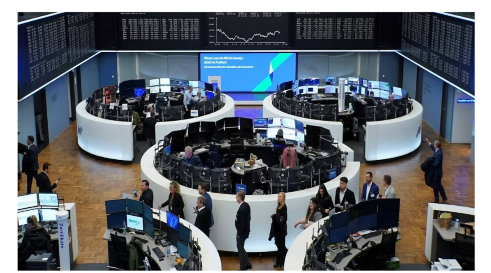 الأسهم الأوروبية تقترب من مستوياتها القياسية بدعم نتائج الشركات والنفط
