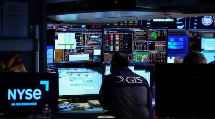 AI Keeps Wall Street Near Records As Oil Worries Simmer