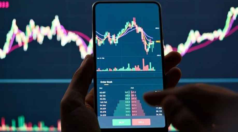 Closing Bell: Saudi Main Index Edges Up to 10,817