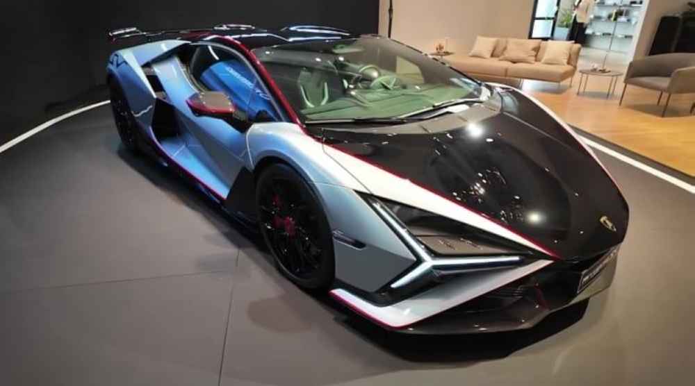 Lamborghini Unveils Revuelto SV, Its Most Powerful Production Car Ever