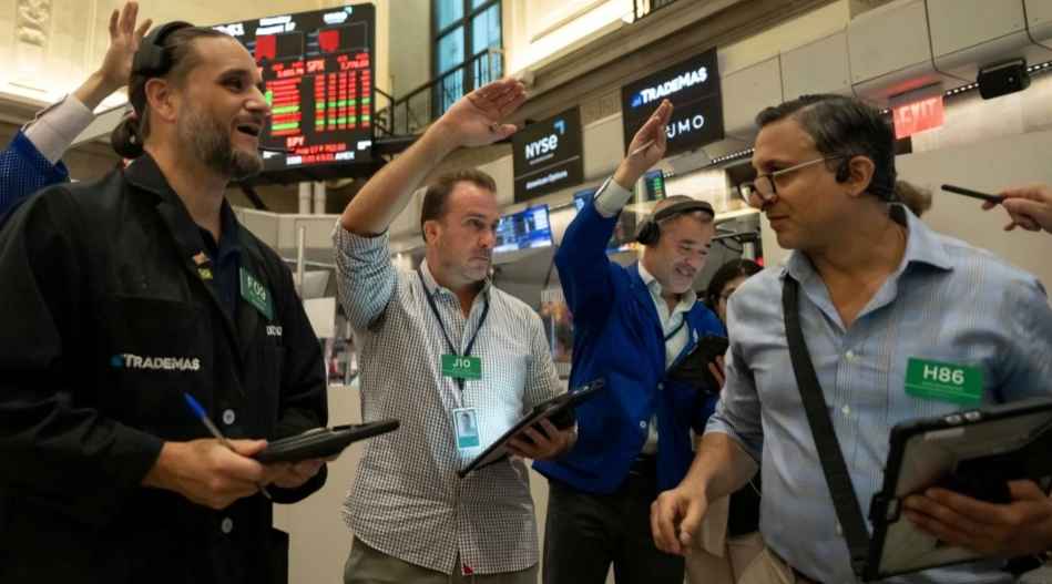 US Stocks Gain As Treasury Moves To Shore Up Bond Market