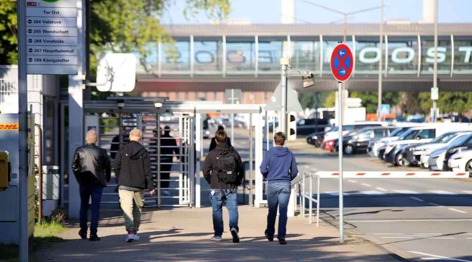 Workers Slam Volkswagen Boss Over Lack of Details of Cost-Cutting Plan