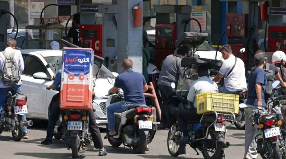Iranians Queue for Petrol After New US Sanctions