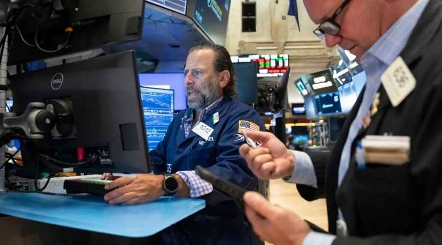 Wall Street Gains As Oil Prices Hold Steady