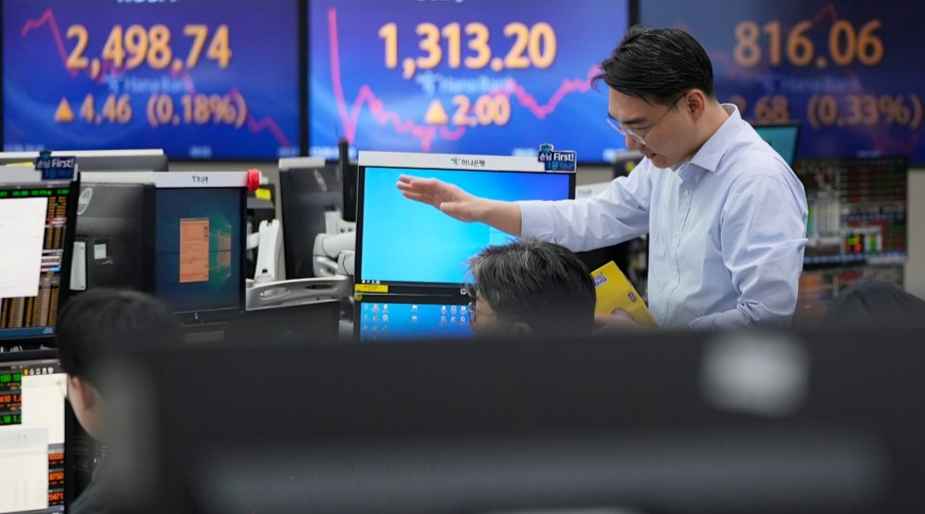 Asia Tech Shares Rally, Others Hesitant As Oil Rises