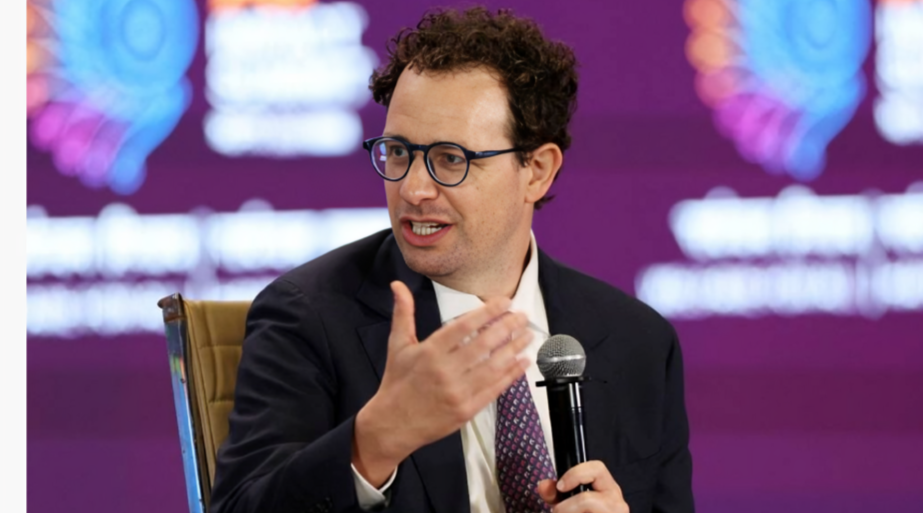 Anthropic Boss Calls on Firms To Slow Pace of AI Development Amid Fears of Misuse
