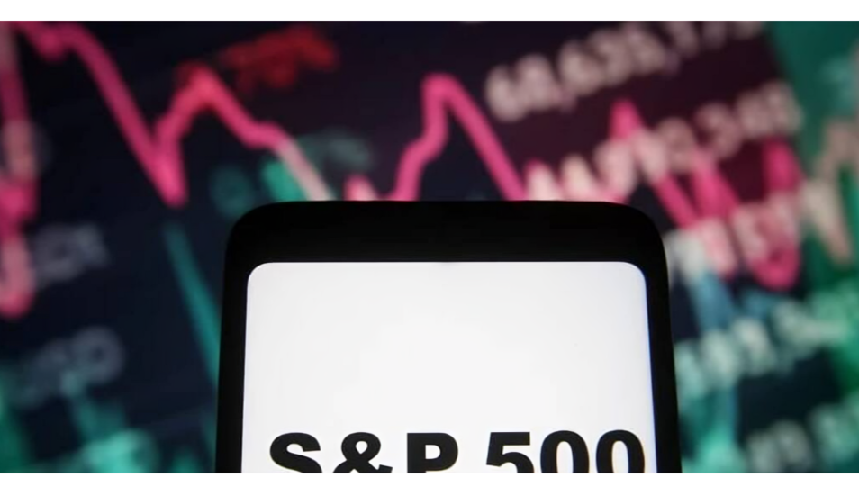 ويلز فارجو يخفض توقعات "S&P 500" لـ7700 نقطة بنهاية 2026
