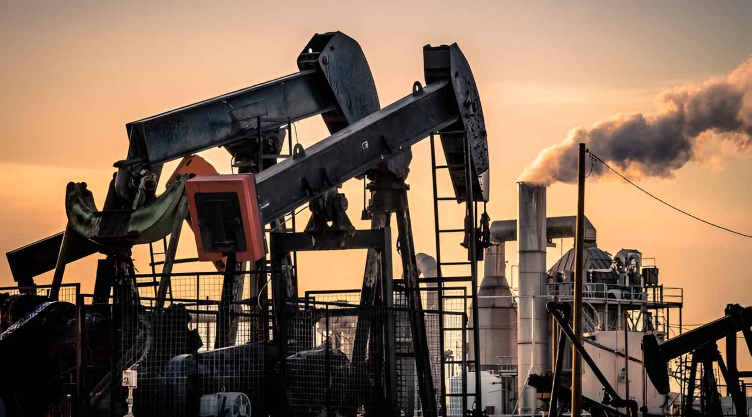 انخفاض أسعار النفط لكن برنت فوق 104 دولارات
