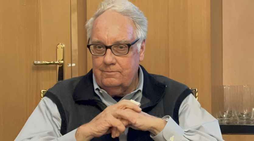 Buffett Steps Down As Berkshire Chief, Son Howard Steps In