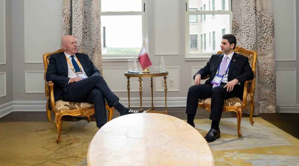 QCB Governor Meets With Chairman of Goldman Sachs