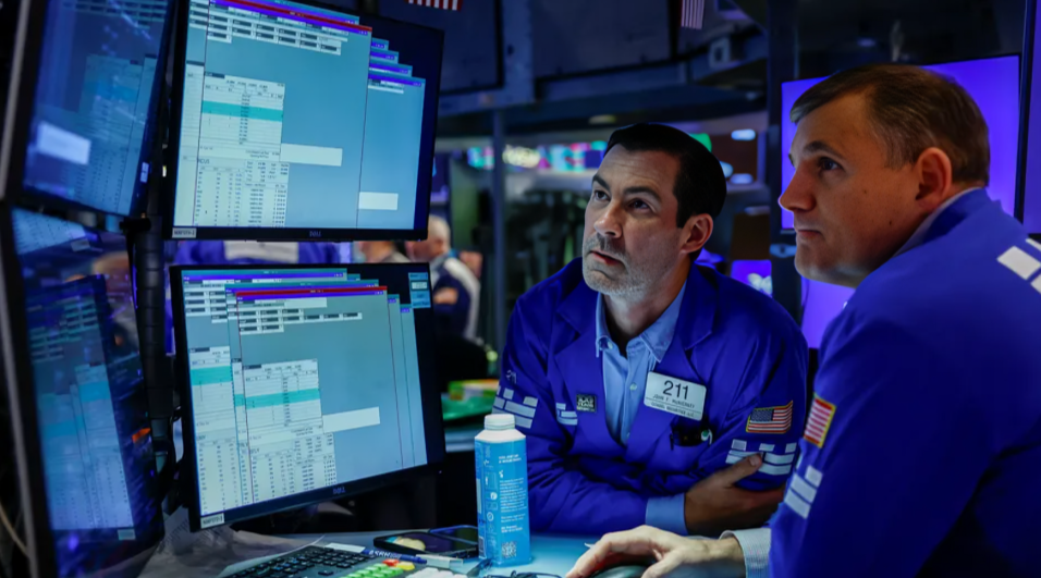 Tech Stocks Rise on Renewed AI Fever; Higher Oil, Bond Yields Temper Rally