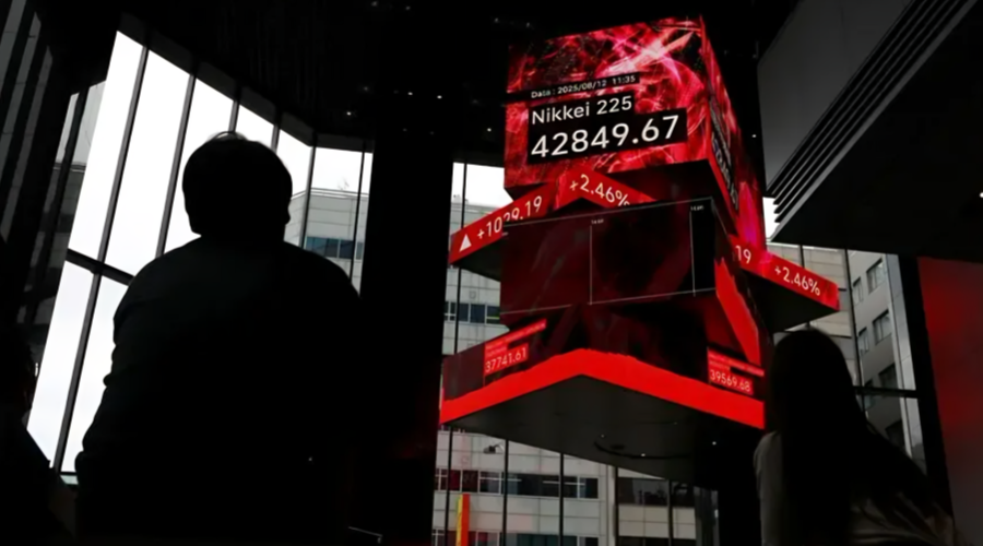 Stocks Slip in Asia As Oil Climbs, Bonds Retreat