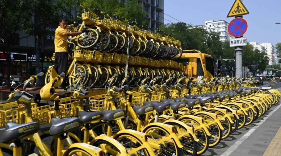 China Manufacturing Returns to Growth As Stimulus Boosts Economy