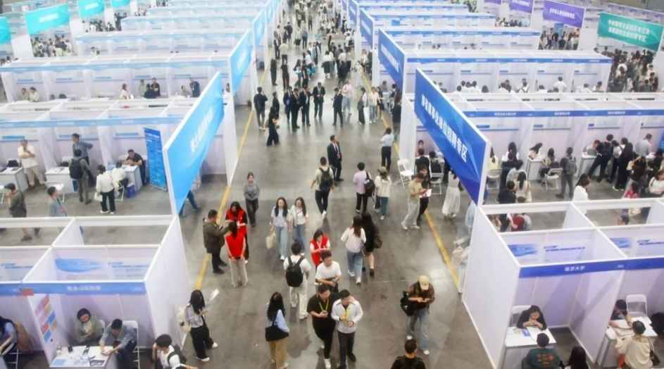 China Ramps Up AI Talent Push as US Tech Race Heats Up More