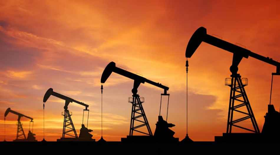 Oil Prices Settle Higher As More Production Shut Ahead of Hurricane