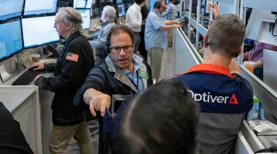 US Stocks Edge Further From Records As Oil Prices Rise