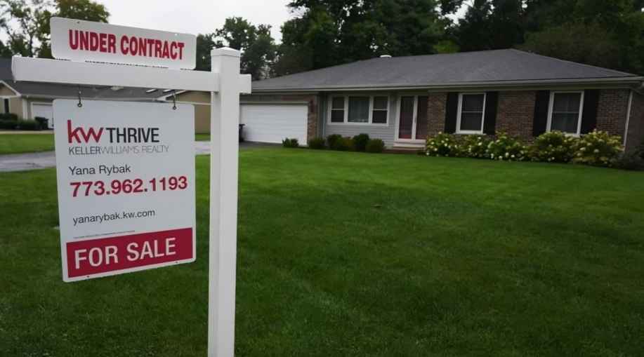 US Home Sales Edge Up Monthly but Fall 2.2% From a Year Ago