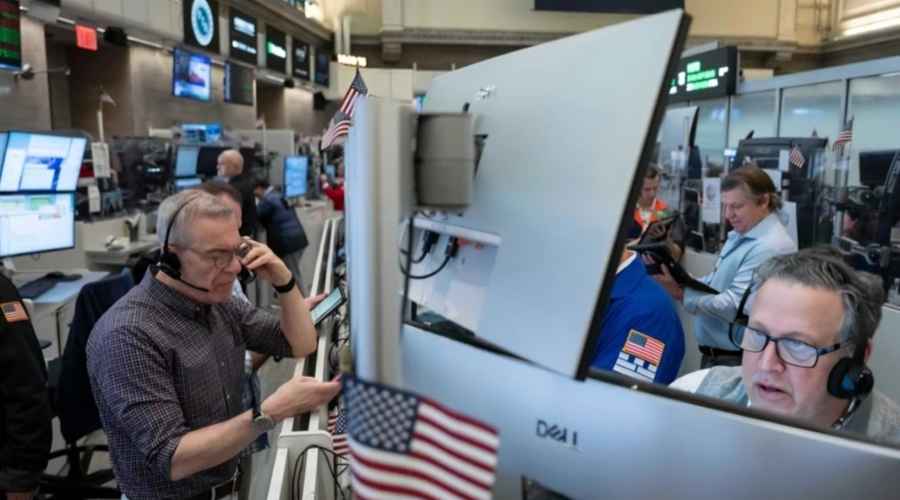 The First Big Batch of US Profit Reports for the Summer Has Wall Street Mixed