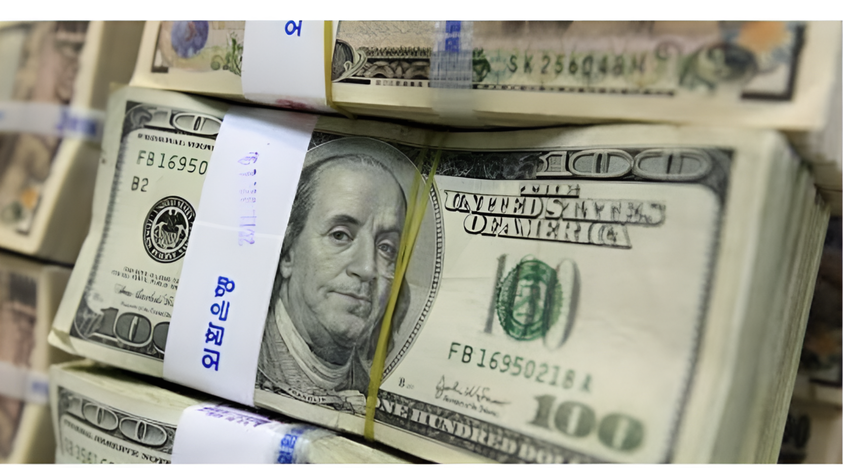 الدولار يتراجع مع تحول التركيز إلى مؤشر أسعار المستهلكين