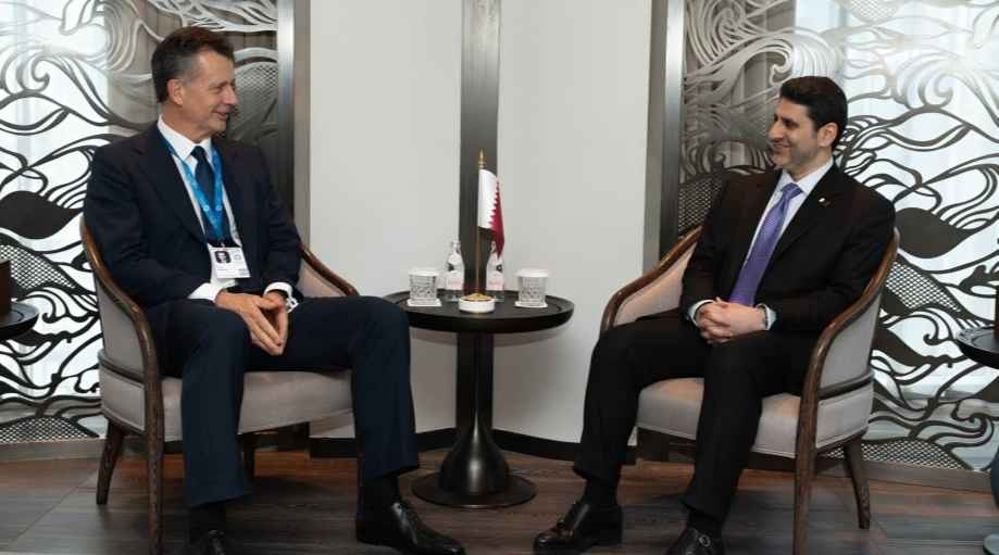 QCB Governor Meets With BlackRock Vice Chairman