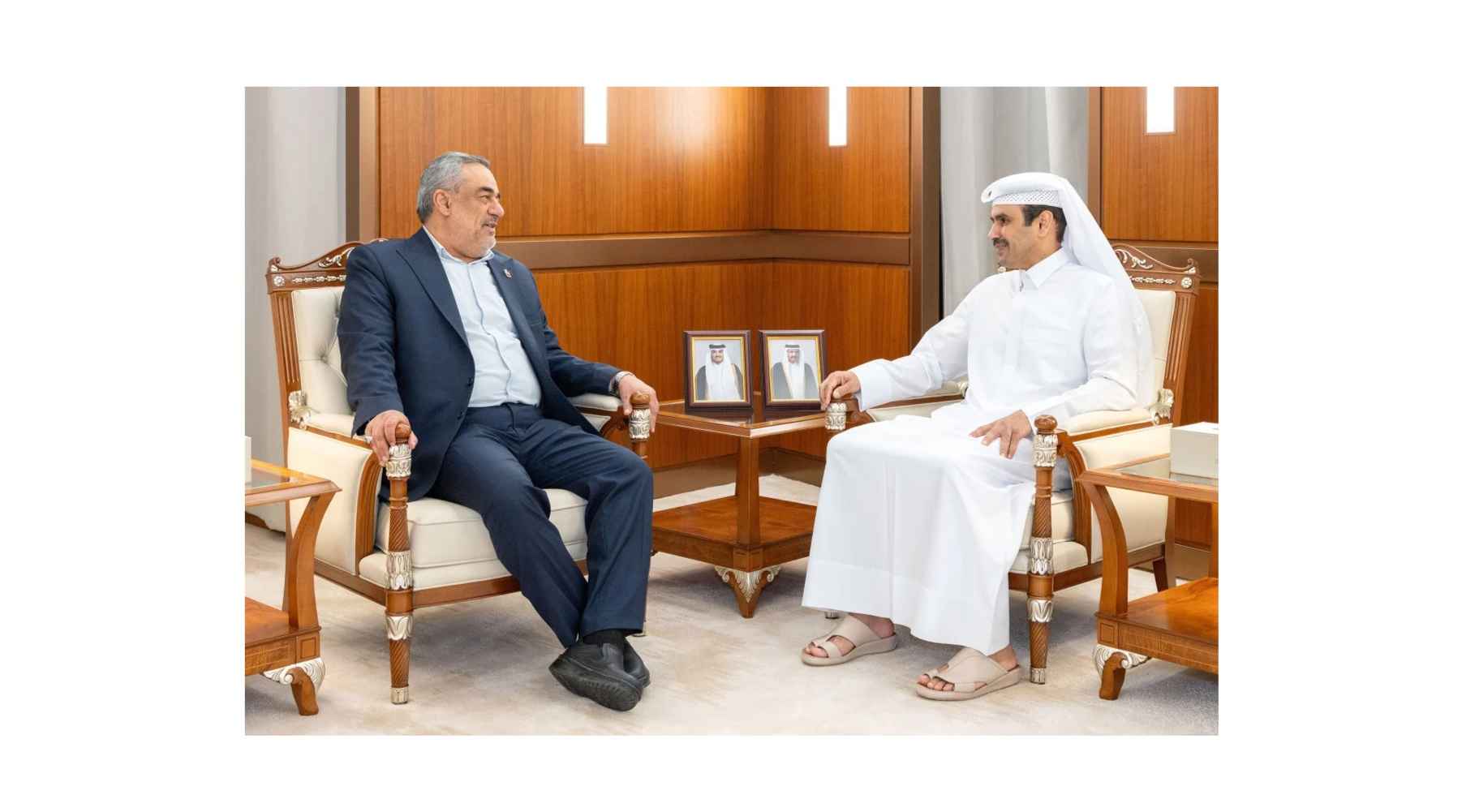 وزير الدولة لشؤون الطاقة يلتقي وزير النفط بالوكالة الإيراني
